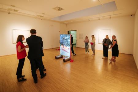 Odprtje razstave Viktorja Popovića Brez naslova (8)